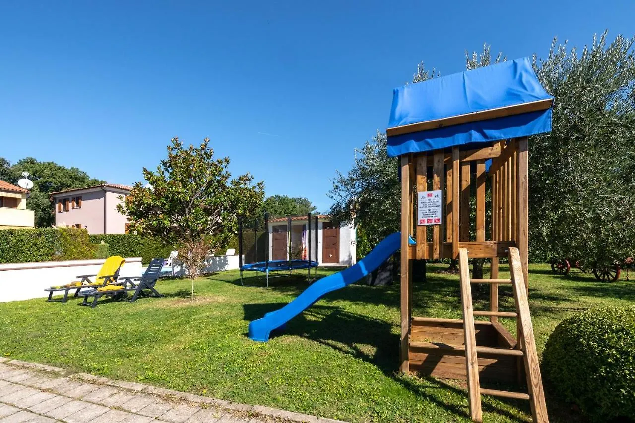 Villa Livia: Family-Friendly Retreat with Pool and Playground Liznjan 0*,  Croatia