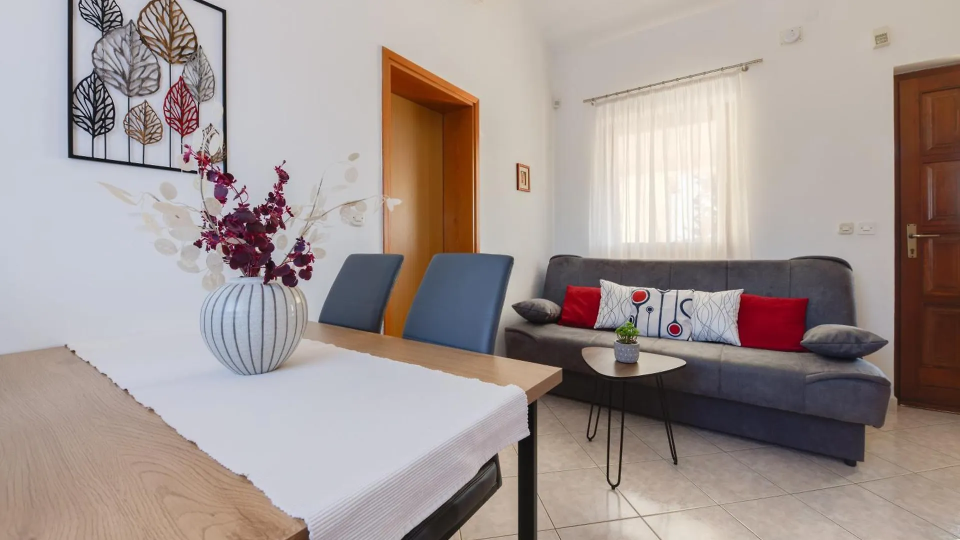 Apartment Villa Livia: Family-Friendly Retreat with Pool and Playground Liznjan
