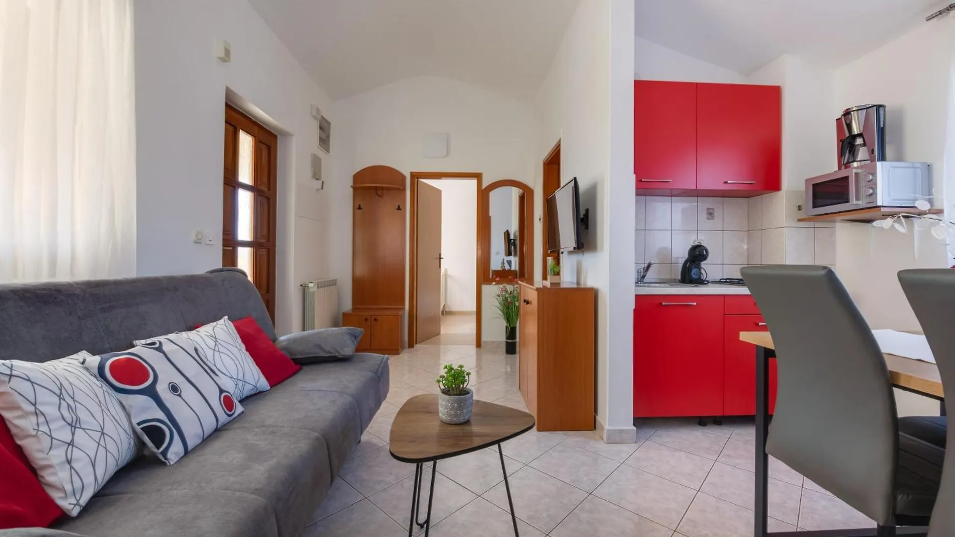 Villa Livia: Family-Friendly Retreat with Pool and Playground Liznjan