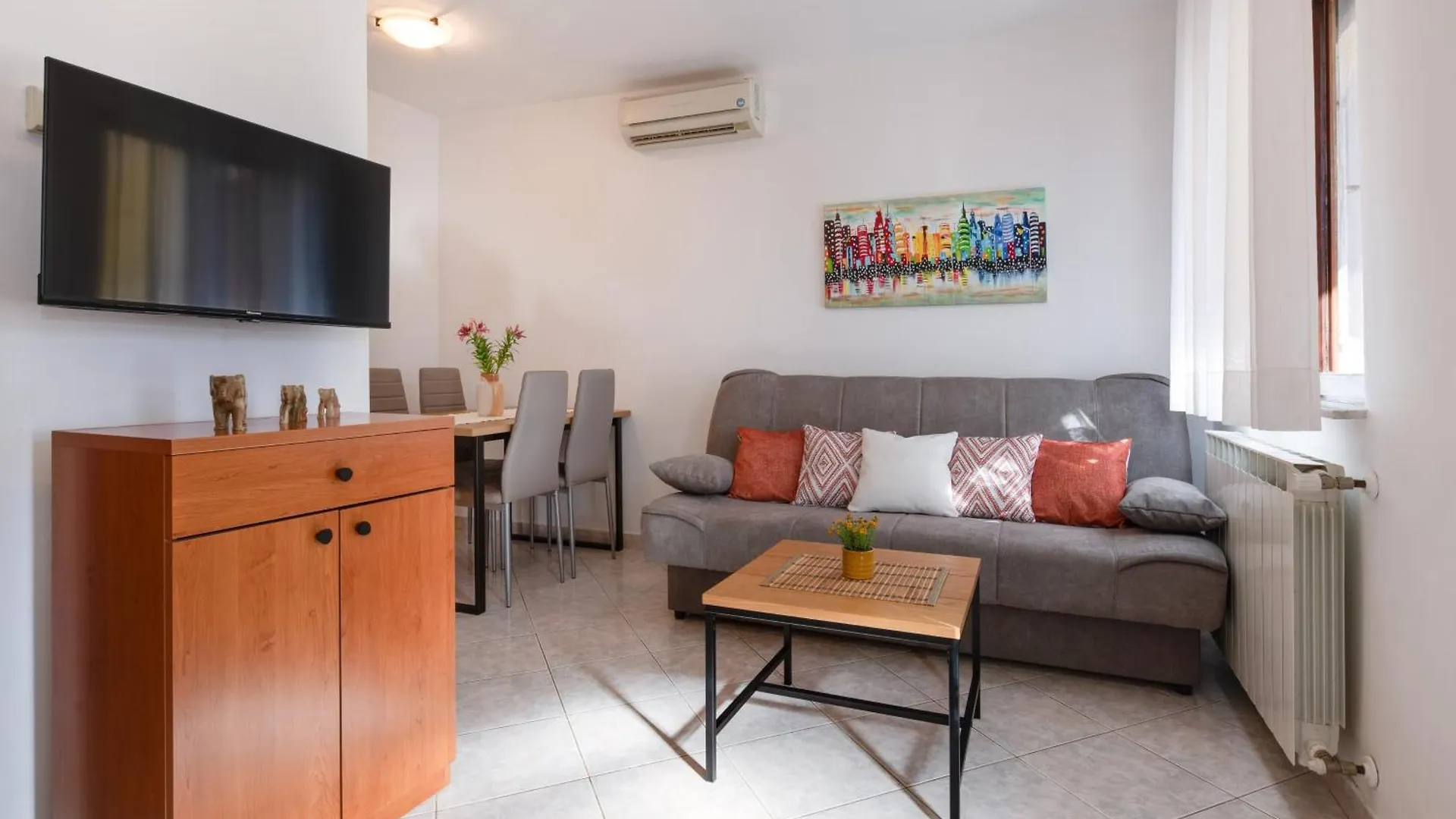 Villa Livia: Family-Friendly Retreat with Pool and Playground Liznjan